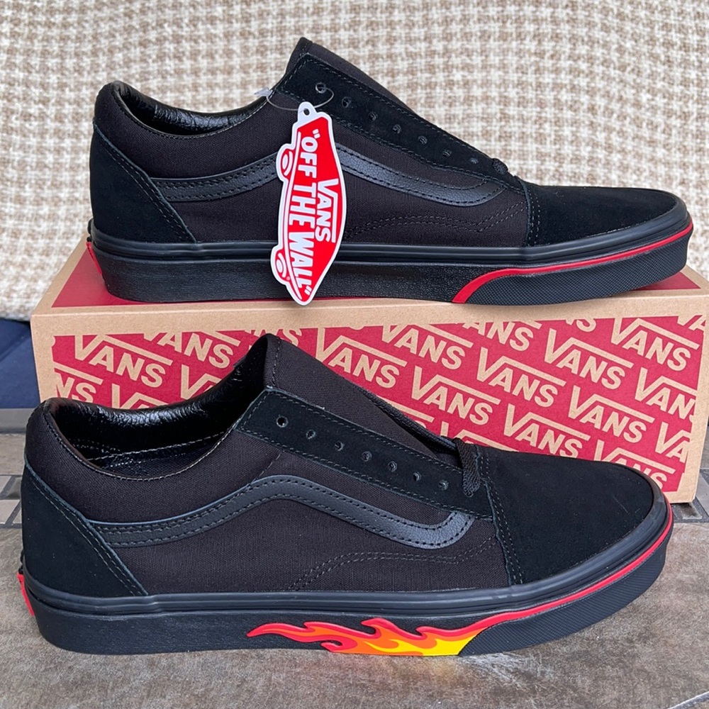 Vans Men’s Old Skool
(Flame Wall) Black/Black
VN0A38G1Q8Q
Sneakers - Picture 2 of 16